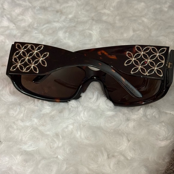Elegant Dark Bolero Sunglasses - Picture 2 of 8